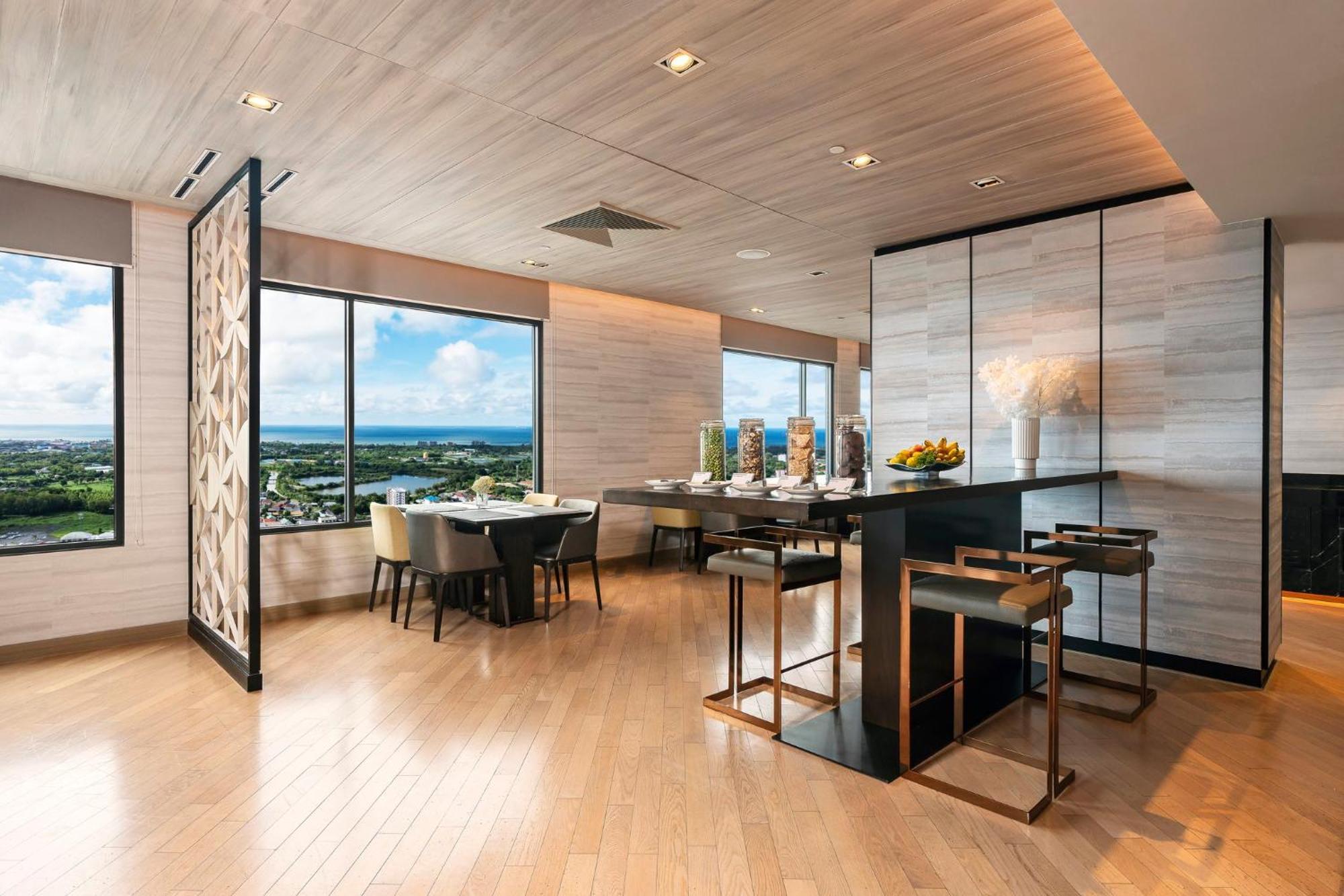 Holiday Inn & Suites Rayong City Centre By Ihg Exterior photo