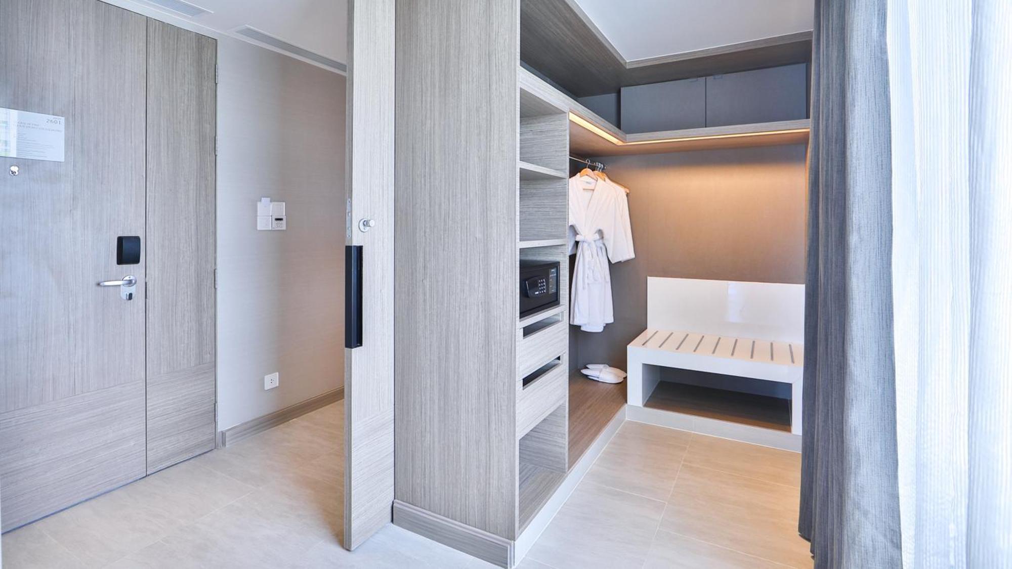 Holiday Inn & Suites Rayong City Centre By Ihg Exterior photo
