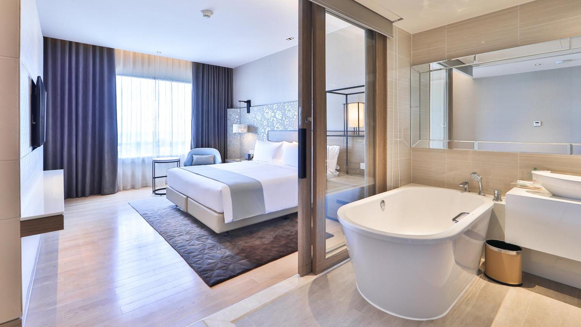 Holiday Inn & Suites Rayong City Centre By Ihg Exterior photo