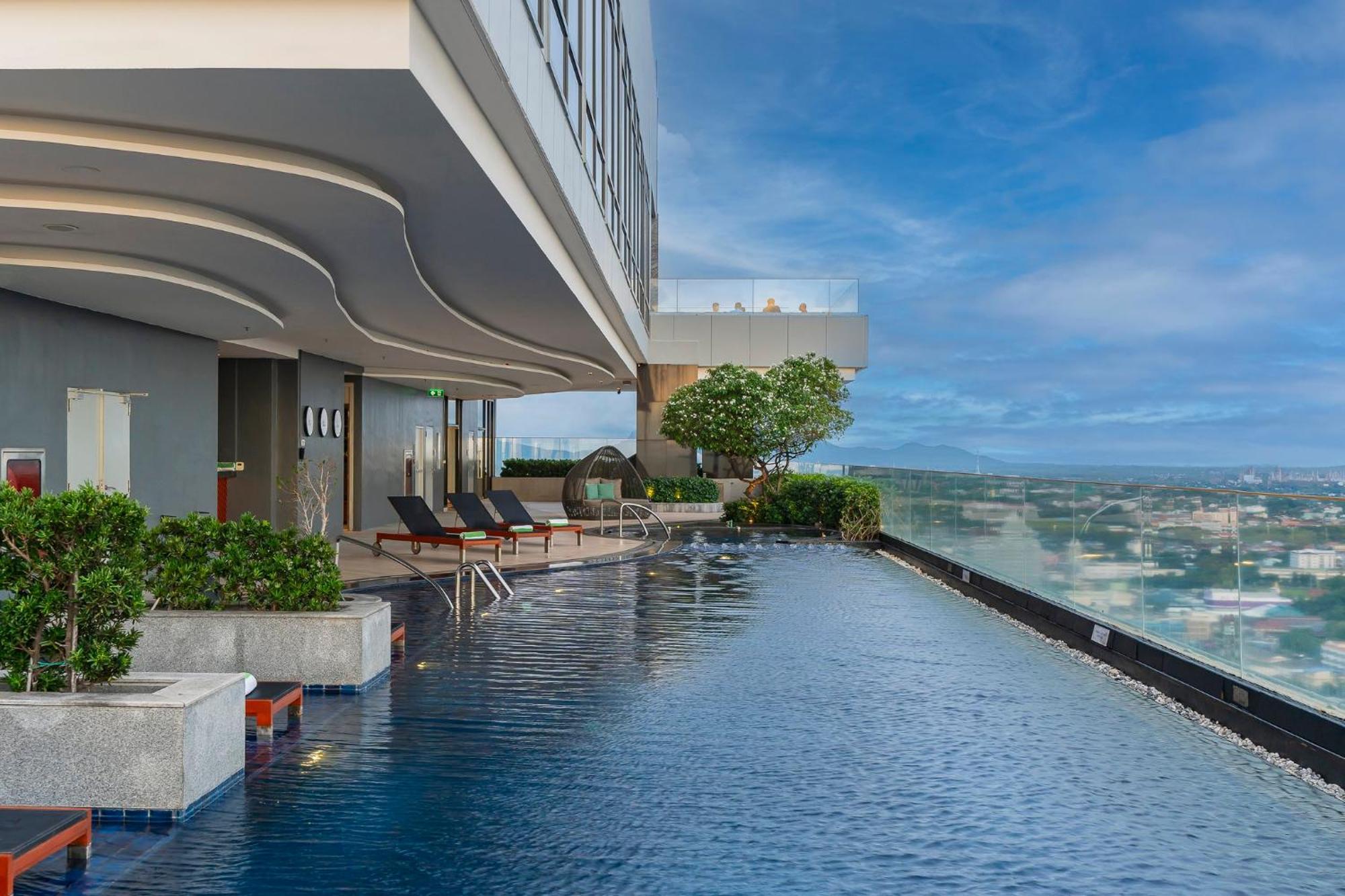 Holiday Inn & Suites Rayong City Centre By Ihg Exterior photo